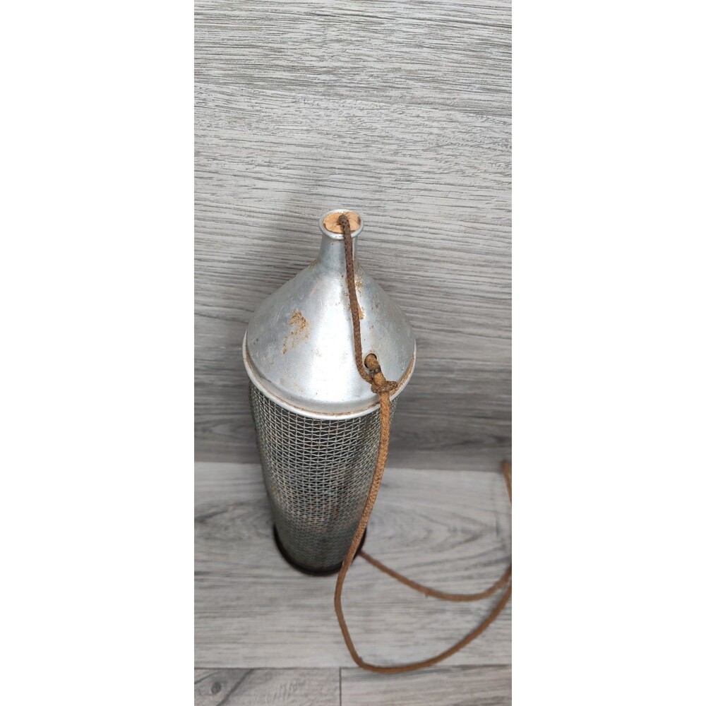 VTG Fly Rod Fishermans Bait Cricket Roach Cage Wire Mesh Fishing Basket - Picture 2 of 9